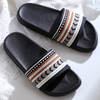 Zapatillas negras a la moda para mujer, zapatilla de Interior con plataforma gruesa para mujer, pantuflas suaves antideslizantes de PVC para el hogar, zapatos de verano para mujer
