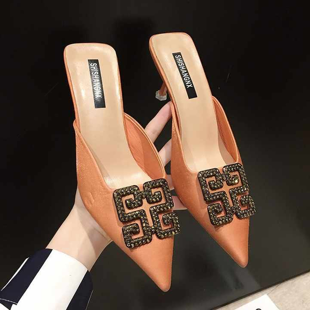 Nuevos zapatos baratos de mujer, sandalias de tacón medio con tacón de aguja para mujer, medias zapatillas con punta estrecha de verano