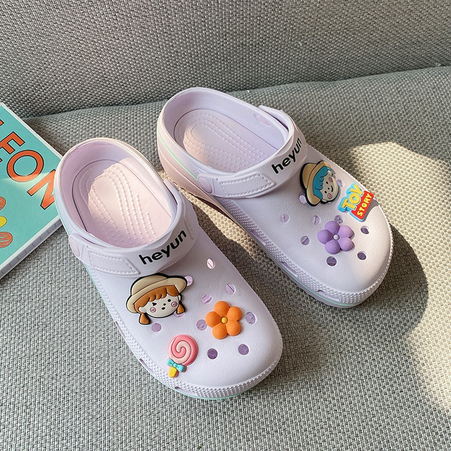  Sandalias de verano para mujer, calzado para jardín, mulas planas, zuecos, zapatillas de playa con nube de dibujos animados inferiores