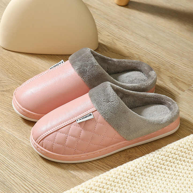  Zapatos cálidos de interior para invierno, zapatillas de felpa con parte inferior gruesa para hombre, Zapatillas de casa de cuero impermeables, de algodón para mujer