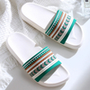 Zapatillas negras a la moda para mujer, zapatilla de Interior con plataforma gruesa para mujer, pantuflas suaves antideslizantes de PVC para el hogar, zapatos de verano para mujer