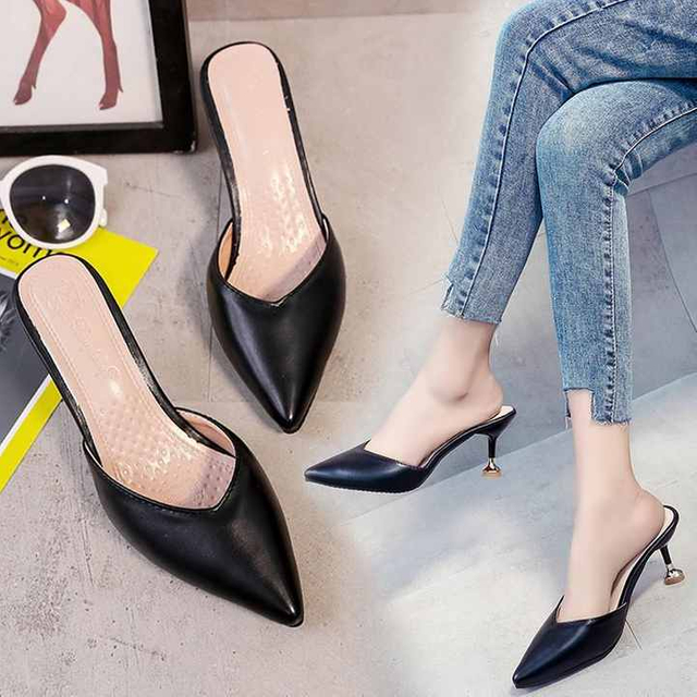 Nuevas sandalias puntiagudas de tacón medio de primavera, zapatillas con remaches y punta cerrada a la moda