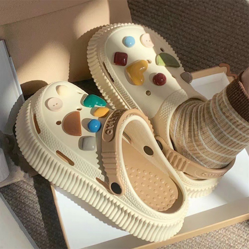 Especificaci&oacute;n Nombre del producto Zuecos de mujer Elementos populares Ahuecar Estilo de espalda Correa trasera Edad aplicable Adulto Condiciones de pago Venta al por mayor en l&iacute;nea, paypal, T/T, L/C, Western union, cuenta bancaria