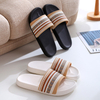 Zapatillas negras a la moda para mujer, zapatilla de Interior con plataforma gruesa para mujer, pantuflas suaves antideslizantes de PVC para el hogar, zapatos de verano para mujer