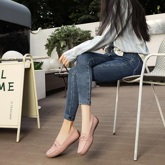 Los cómodos y livianos mocasines de cuero de las mujeres Slip-ons conducen los zapatos para caminar los zapatos de vestimenta informal lindos trabajos para mujeres