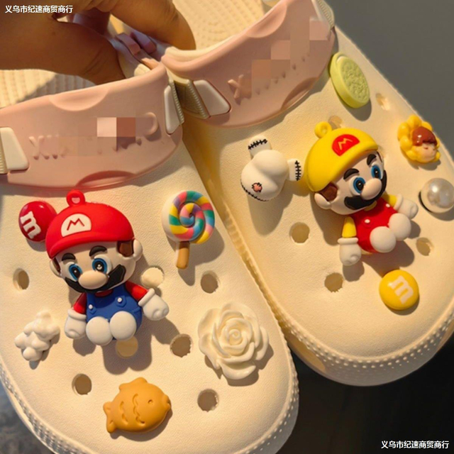 Accesorios lindos vendedores calientes del perro DIY de la decoración del zueco de los encantos del zapato del jardín de la historieta 3d de la venta al por mayor