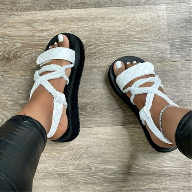 Sandalia 2024 Sandalias de verano para mujeres Sandalias planas Color sólido transfronterizo Comercio exterior Zapatos de talla grande Suela gruesa Cuerda Europa Hermosa