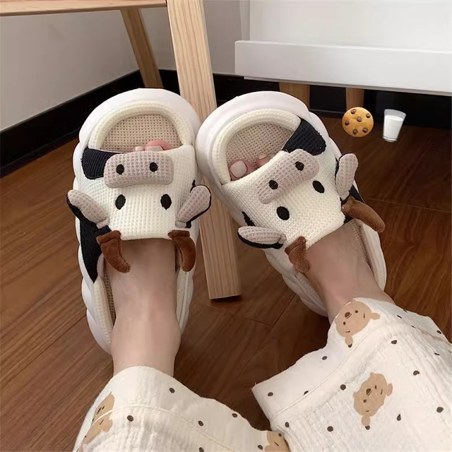 Lindas zapatillas Kawaii mullidas de lino para verano con plataforma de vaca, zapatillas de casa con leche de dibujos animados, zapatos divertidos